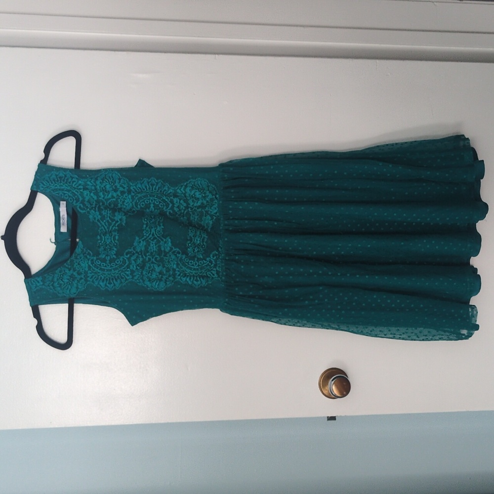 Women's Flowy Knee-Length Dress